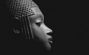 L’HÉRITAGE DE LA CHOUETTE / LES STATUES MEURENT AUSSI