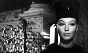 UNA STORIA MODERNA – L’APE REGINA