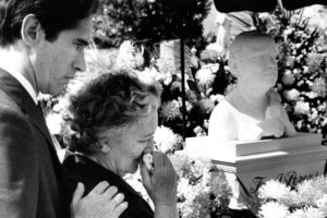 LA MUERTE DE UN BURÓCRATA