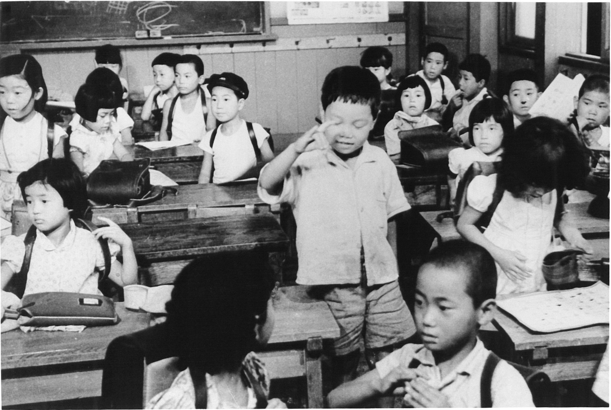 Iwanami: children in the classroom and Horyu-ji
