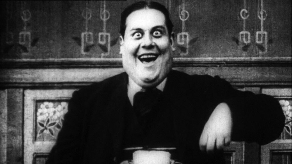 1904: VICINO/LONTANO, SIMILE/DIFFERENTE
