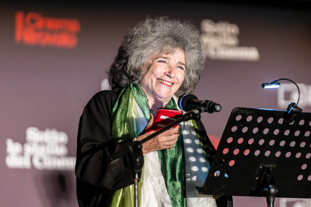 Coline Serreau in Piazza Maggiore con il restauro del suo ‘Tre uomini e una culla’