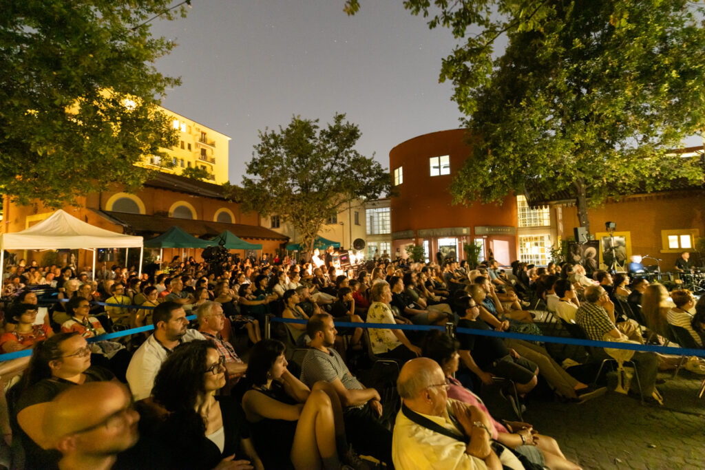 Magica serata ieri in Piazzetta Pasolini: la collezione Goldstaub-Fund