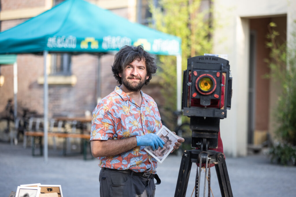 “Scatto foto come quelle dell’800 con una macchina progettata in 3d”