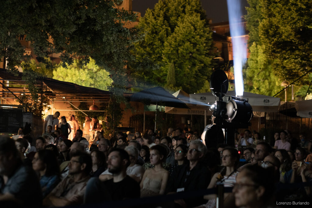 Call it magic… le serate di cinema con lanterna a carbone in Piazzetta Pasolini!
