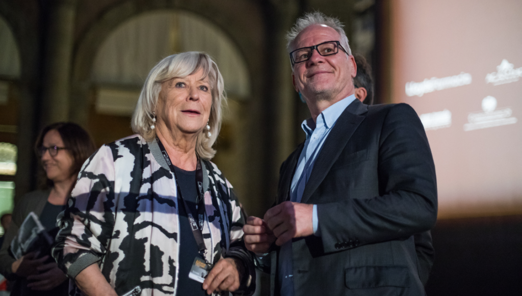 Thierry Frémaux e Margarethe von Trotta in Piazza Maggiore per la versione restaurata di ‘Il Settimo Sigillo’