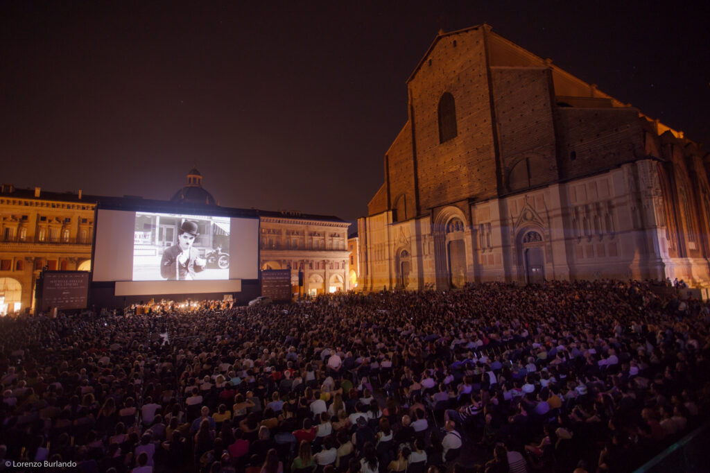 7.000 spettatori e standing ovation per ‘Modern Times’ in Piazza Maggiore