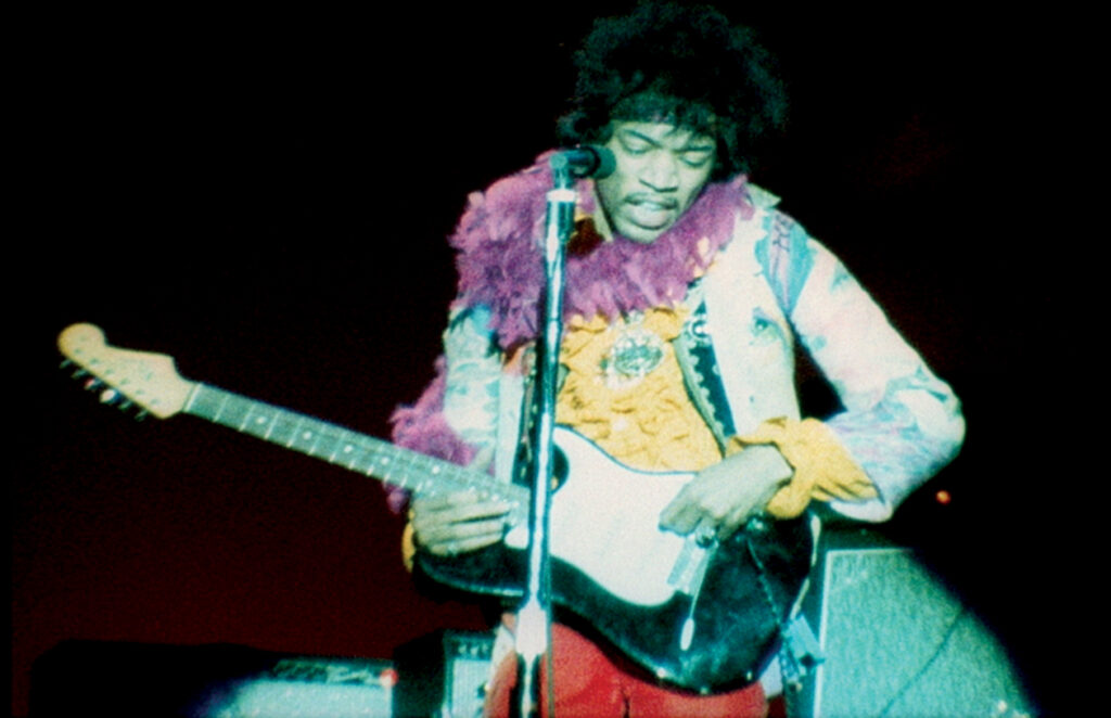 Quando Hendrix diede fuoco alla chitarra: 50 anni fa il mitico Festival di Monterey