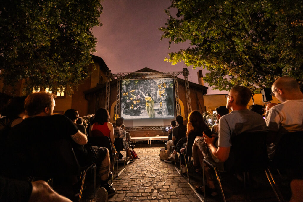 “Light is calling”, the two squares of Il Cinema Ritrovato